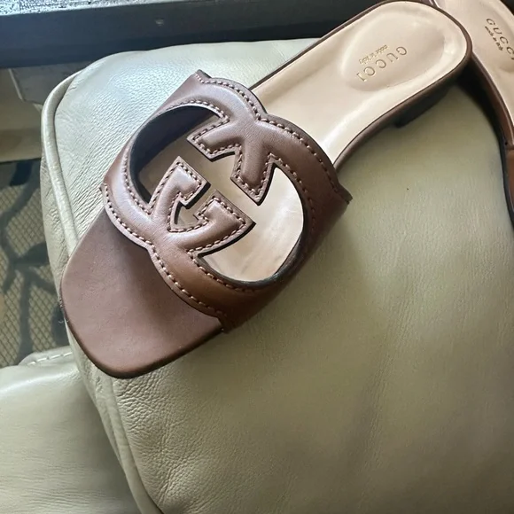 Gucci Brown Leather Sandals with Decorative Buckle - Picture 3 of 5